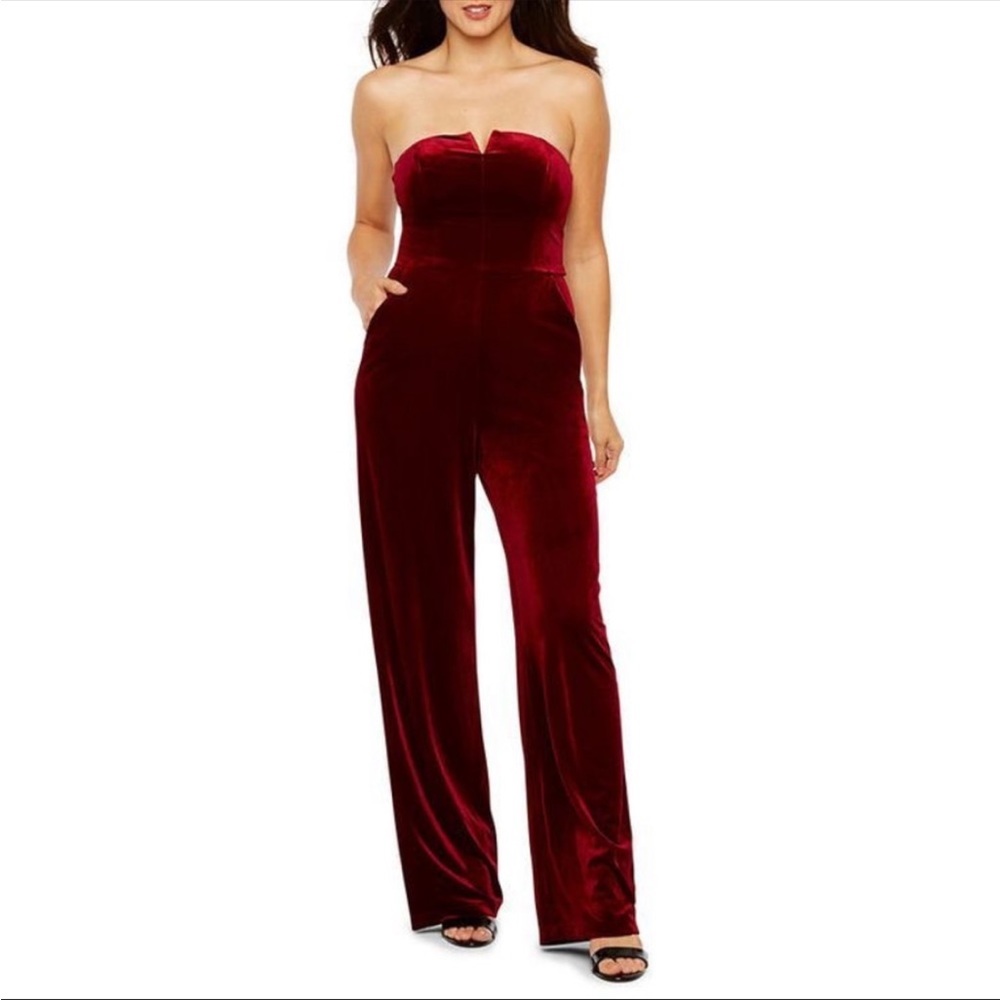 Absolutely stunning red wine, velvet jumper pantsuit, strapless Size 12